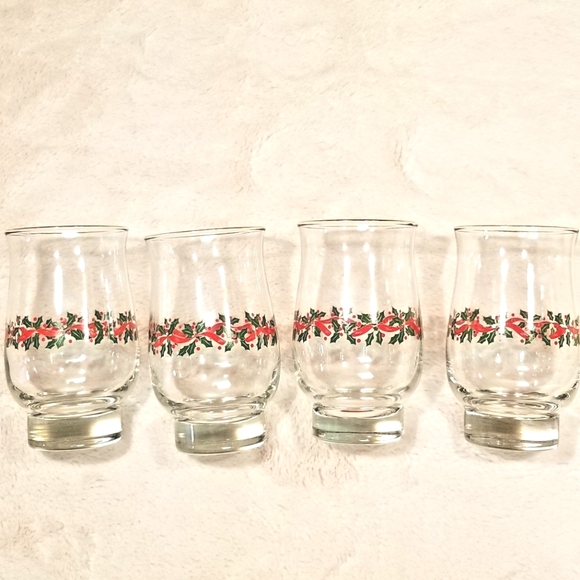 Set of 4 Christmas tumblers Mistletoe pattern w/trim - Picture 1 of 4
